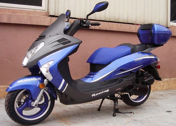 V Style Headlight Gas Scooter 150cc, Skuter Bertenaga Gas Dengan 2 Kaca Spion