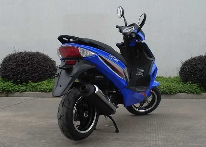 2 Stroke 1 Cylinder Blue Adult Motor Scooter 150 Kg Kapasitas Muatan Maksimum 2.0 Konsumsi Minyak