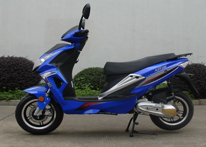 2 Stroke 1 Cylinder Blue Adult Motor Scooter 150 Kg Kapasitas Muatan Maksimum 2.0 Konsumsi Minyak