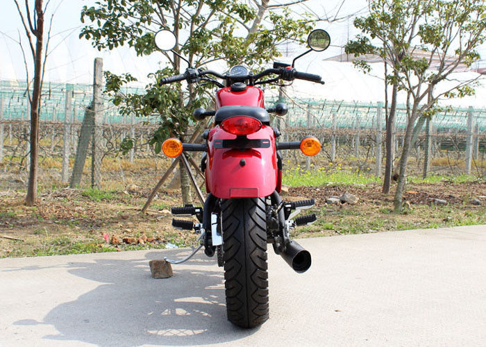 Motor 250cc Chopper Merah Konsumsi Minyak Rendah 90 km / H Dengan Transmisi Manual