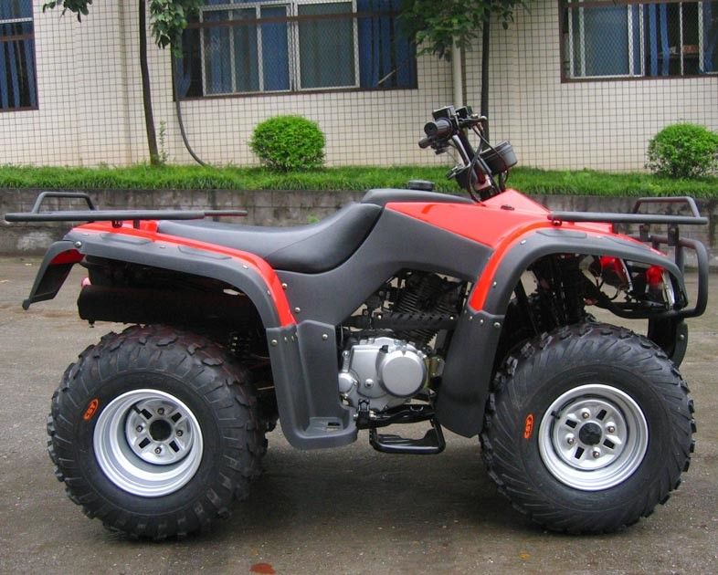 Sepeda Motor Utilitas Four Wheeler 250cc 4 Wheeler ATV Dengan Drive Ukuran Besar