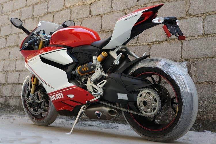 Sepeda motor empat langkah 1199cc gaya tinggi gaya Ducati dengan 90 ° 