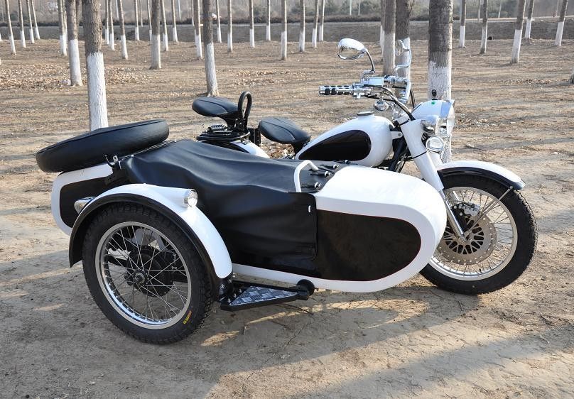 Gaya Changjiang 750cc Sepeda Motor Bertenaga Tinggi Motor Mesin Ganda Dengan 3 Kursi