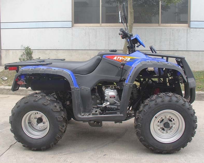 Sepenuhnya Otomatis Membalikkan 300cc Two Seater Four Wheeler 2 * 4 Water Cooled Shaft Drive