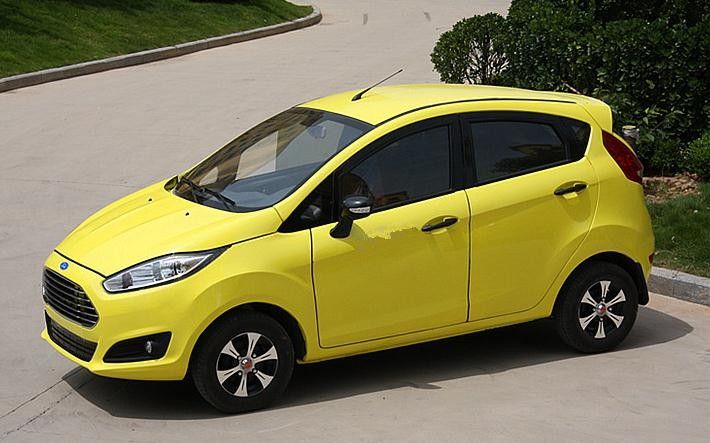 Mengemudi Kereta Golf Listrik Jarak Jauh 3000w 5000w 7500w Dengan Lima Pintu / 4 Kursi