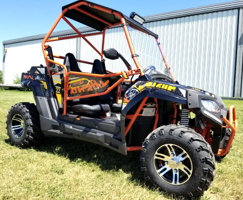 UTV 170 MaX Utility Vehicle Gas Golf Cart Dengan Kaca Depan Ban Besar Pelek / Suspensi Kustom