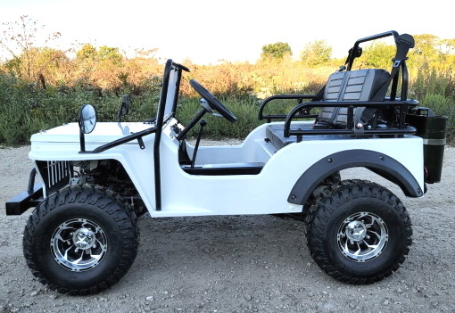 White Mini Gas Golf Cart Jeep ELITE Edition Diangkat Dengan Pelek Kustom Dan Flare Fender