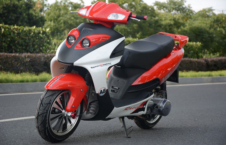 1 Cylinder 4 Stroke Dewasa Motor Scooter Pendingin Udara 150cc 59 Mil / H Kecepatan Maks
