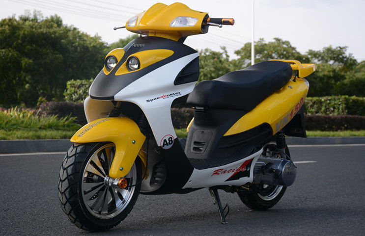 1 Cylinder 4 Stroke Dewasa Motor Scooter Pendingin Udara 150cc 59 Mil / H Kecepatan Maks