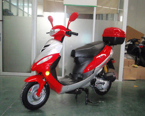 2 Stroke 50cc Mini Scooter Max Kecepatan 65 Km / H Dengan 3,5 - 10 