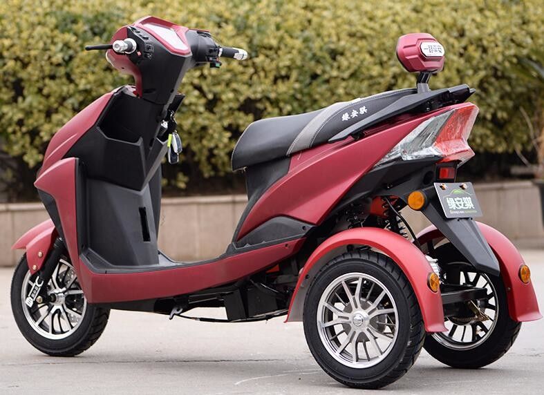 Tidak Ada Jatuh 3 Roda Scooter Motorcycle 60v 800w Kecepatan Maks 50 - 60km / H