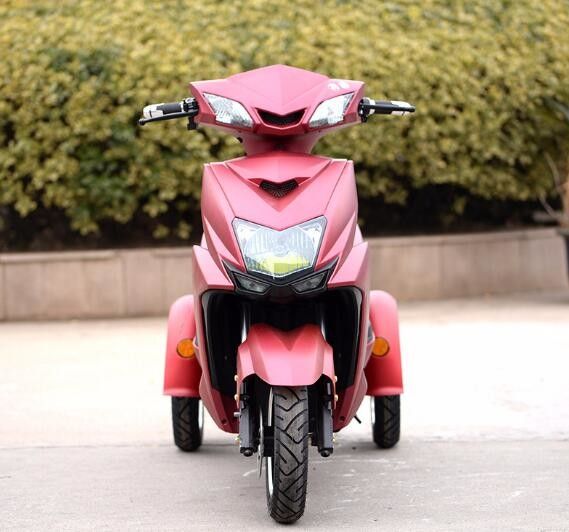 Tidak Ada Jatuh 3 Roda Scooter Motorcycle 60v 800w Kecepatan Maks 50 - 60km / H