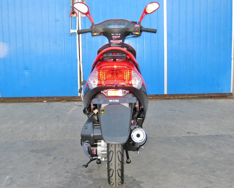 Air Cooled CDI Ignition Adult Motor Scooter 50CC Scooter 65 - 70km / H Operasi Rem Tangan
