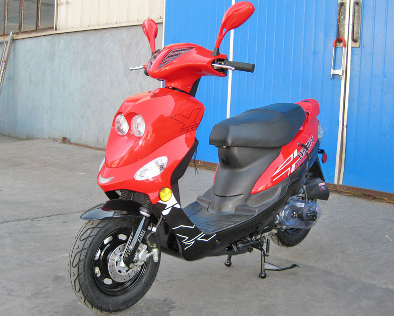 Air Cooled CDI Ignition Adult Motor Scooter 50CC Scooter 65 - 70km / H Operasi Rem Tangan