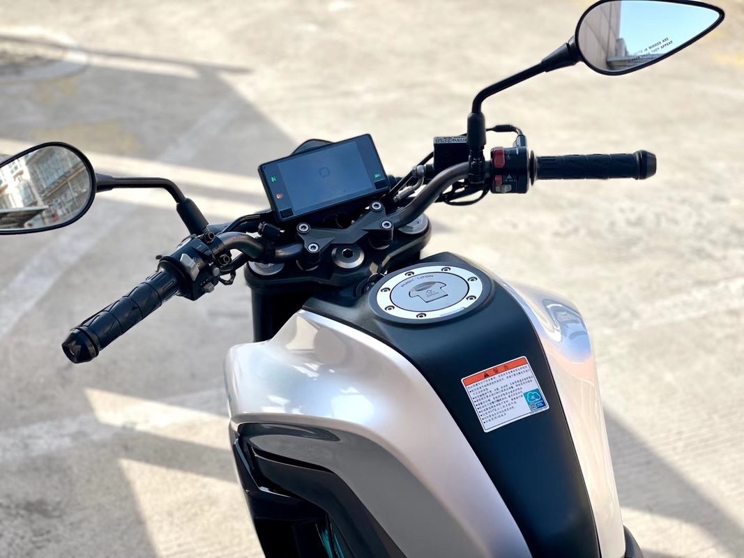 Motor Bertenaga Tinggi 150cc dengan mesin Air Cooled 4 Stroke SOHC 2 Valve