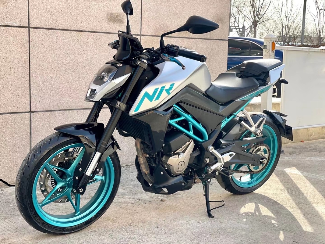 Motor Bertenaga Tinggi 150cc dengan mesin Air Cooled 4 Stroke SOHC 2 Valve